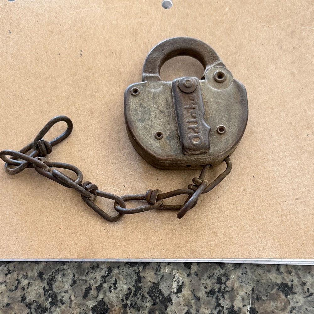 Antique-Style Brass Padlock Key Holder with Chain - Brown NO KEY